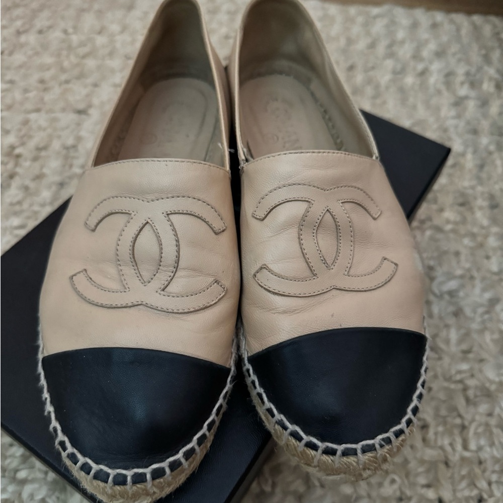Chanel Espadrilles GUC sz 39 - Picture 2 of 8